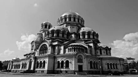 Black and white HD desktop wallpaper of the Alexander Nevsky Cathedral in Sofia, showcasing its grand religious architecture under a cloudy sky.