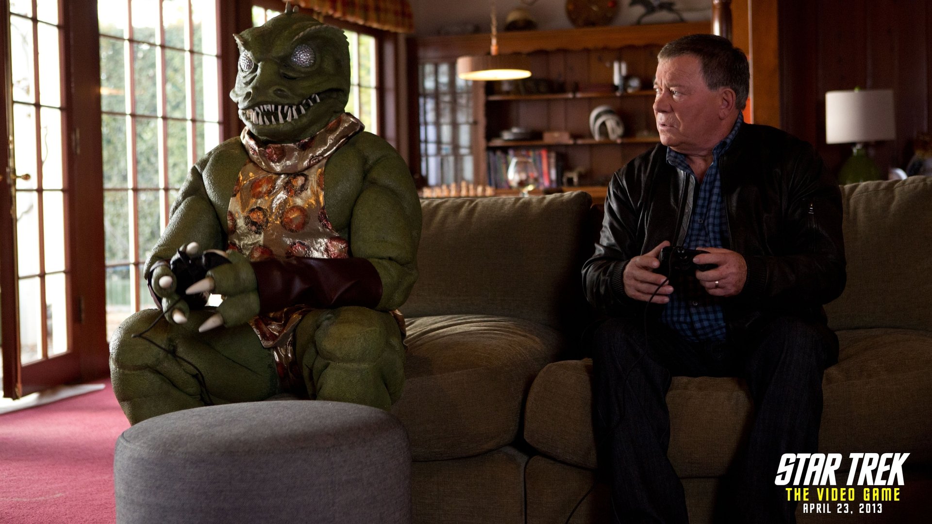 A 4K Ultra HD PC desktop wallpaper featuring a scene from a Star Trek video game with an alien character and a man sitting on a couch in a cozy living room.