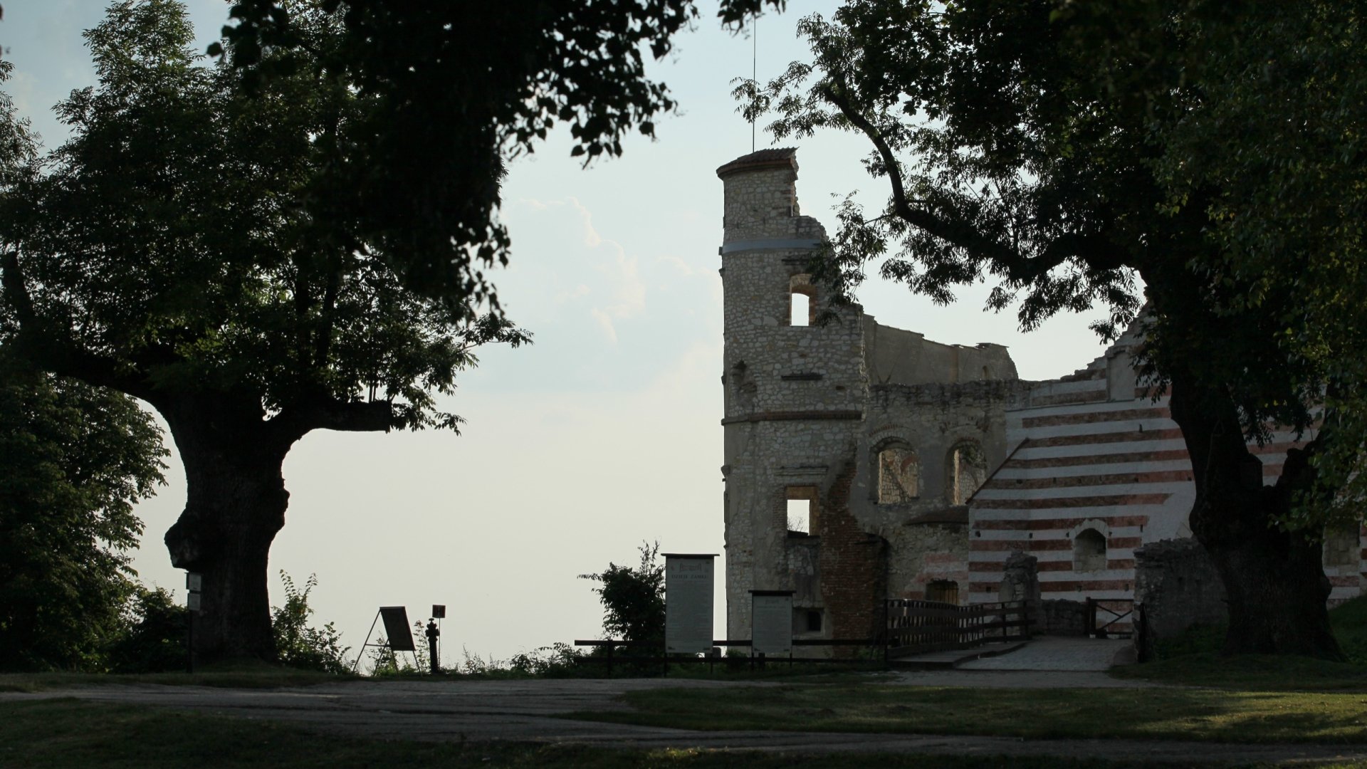 Download Man Made Janowiec Castle HD Wallpaper