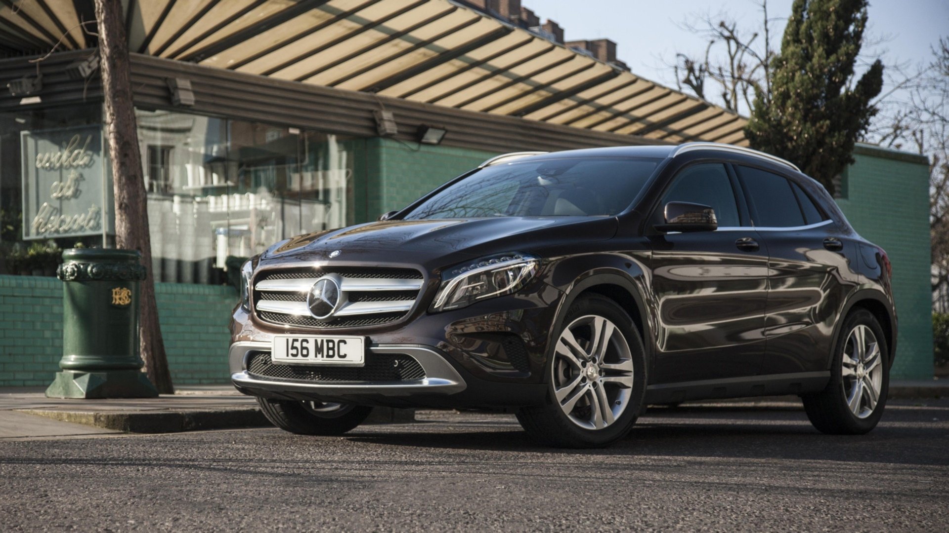 Download Vehicle Mercedes-Benz GLA-Class HD Wallpaper