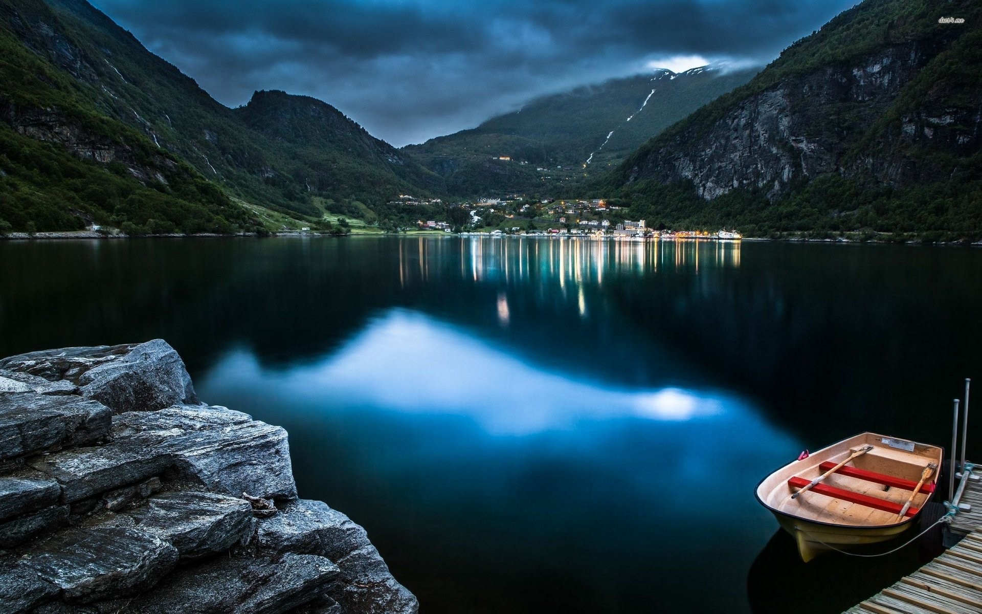 Serene Lake Reflections: Stunning HD Photography Wallpaper | 2560x1600 ...