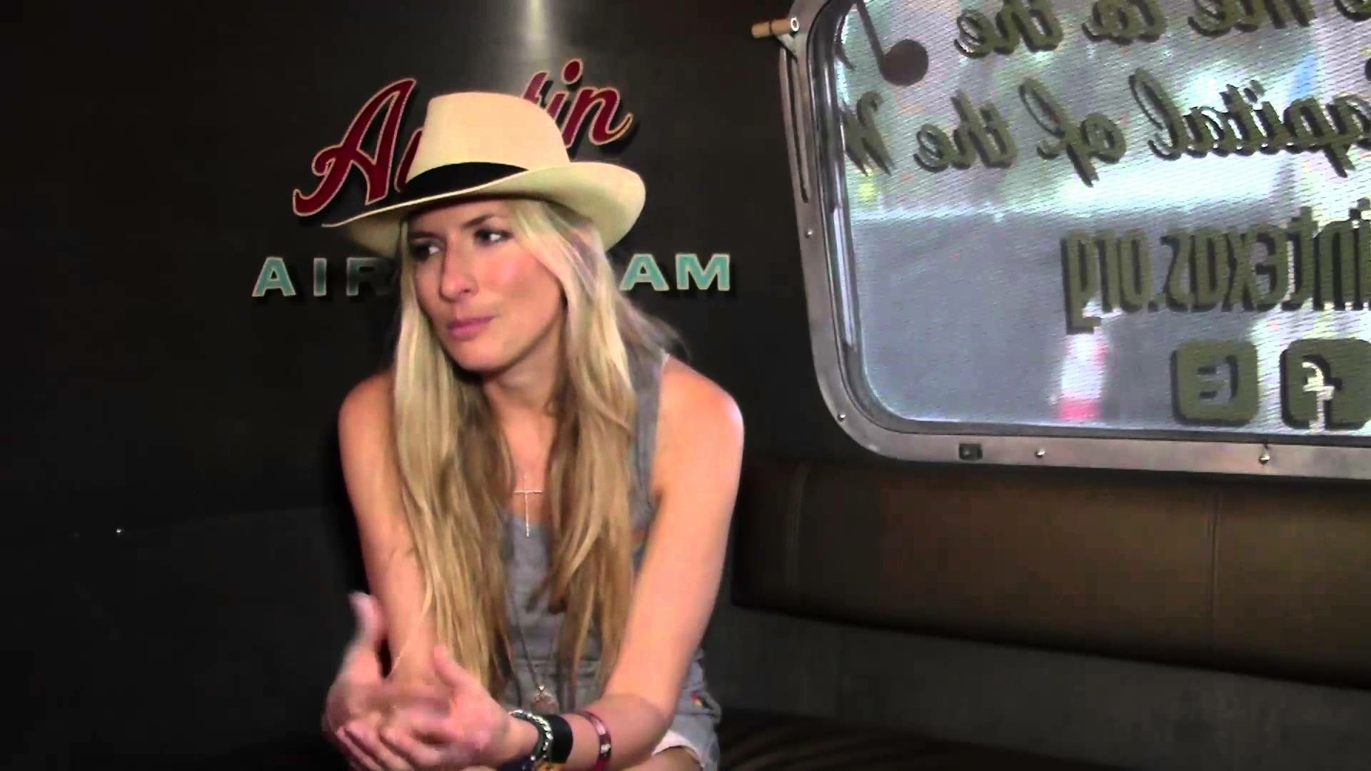 Download Music Holly Williams HD Wallpaper