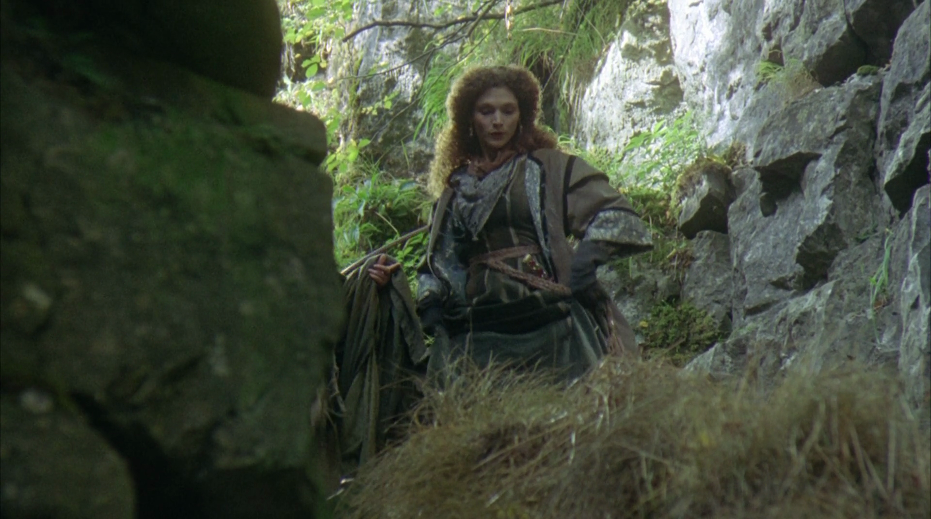 HD PC desktop wallpaper featuring a scene from the movie Robin Hood: Prince of Thieves, showing a character in medieval attire amidst a rocky, forested setting.