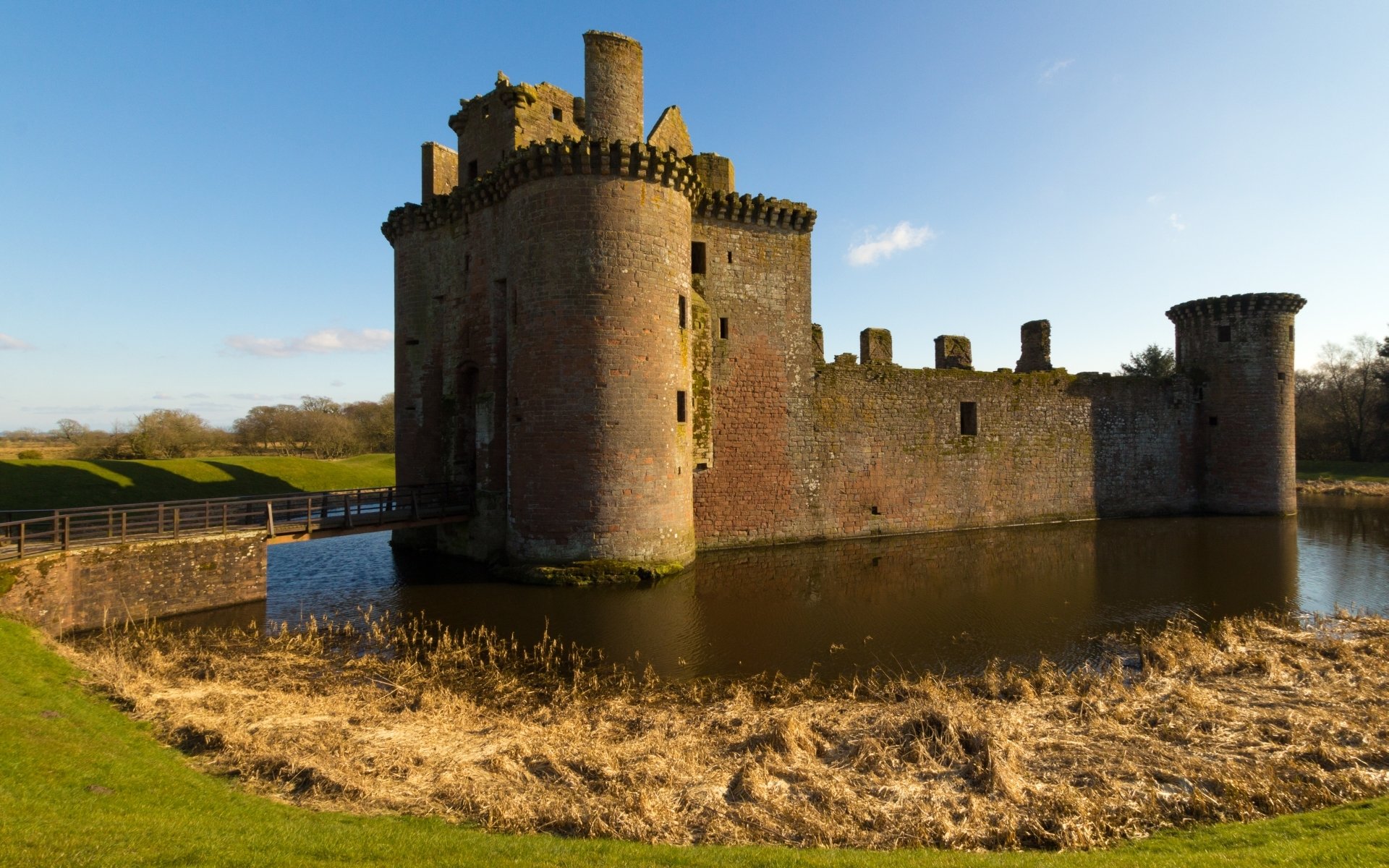 Download Man Made Caerlaverock Castle HD Wallpaper