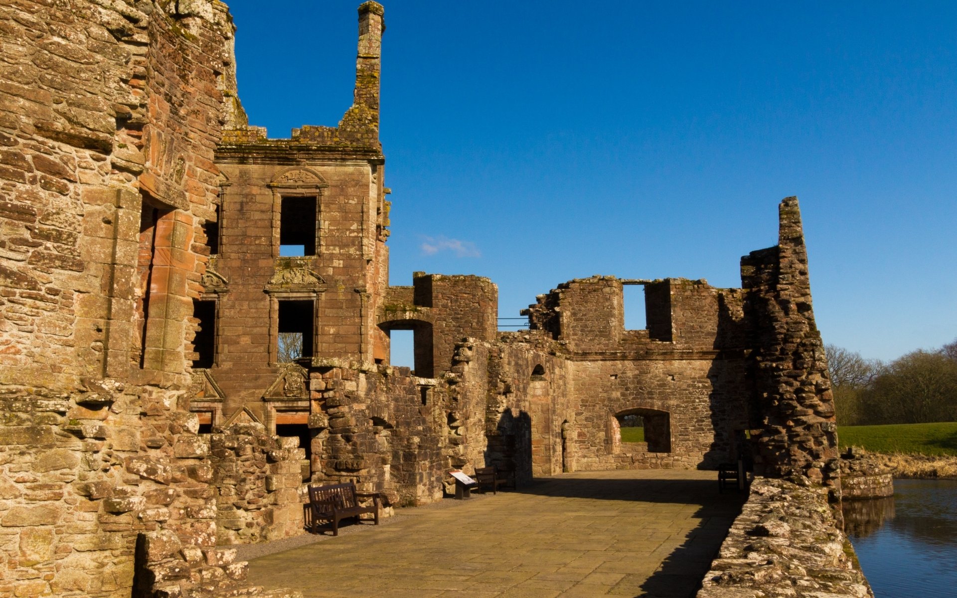 Download Man Made Caerlaverock Castle HD Wallpaper