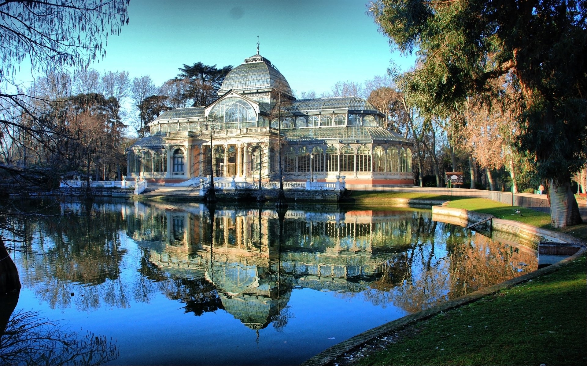 Download Man Made Palacio De Cristal HD Wallpaper