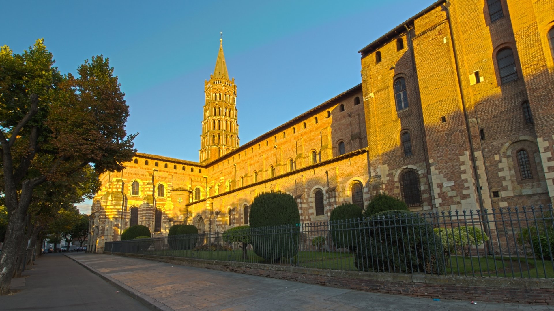 Download Religious Basilica Of St. Sernin, Toulouse HD Wallpaper