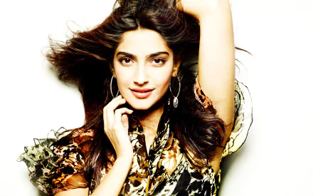 Indian Celebrity Sonam Kapoor HD Desktop Wallpaper | Background Image
