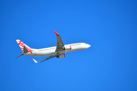  VH-VUC Virgin Australia Boeing 737-8FE Over Sydney Airport