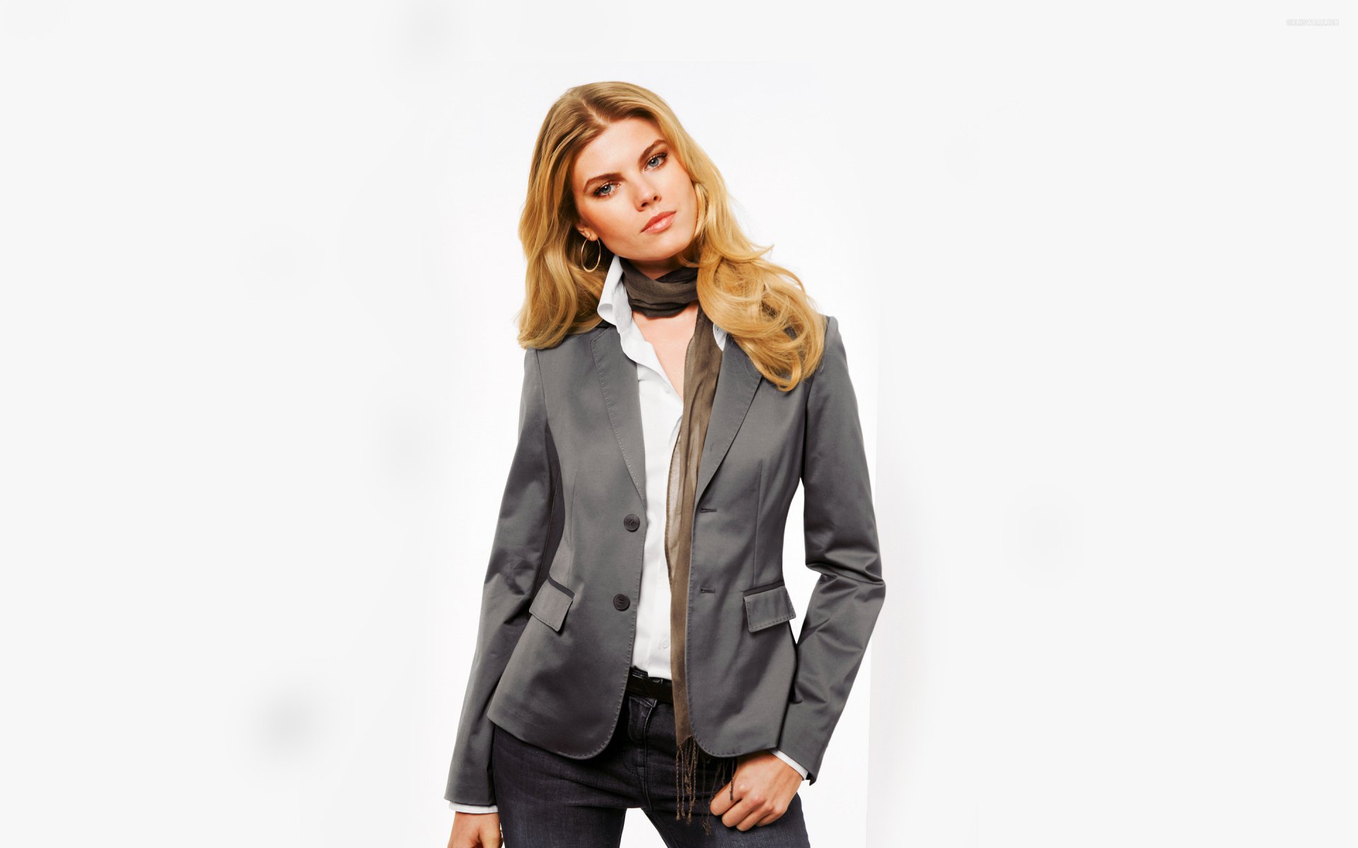 Download Model Belarusian Celebrity Maryna Linchuk HD Wallpaper