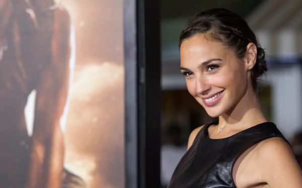 HD desktop wallpaper featuring Israeli actress and celebrity Gal Gadot smiling at an event.