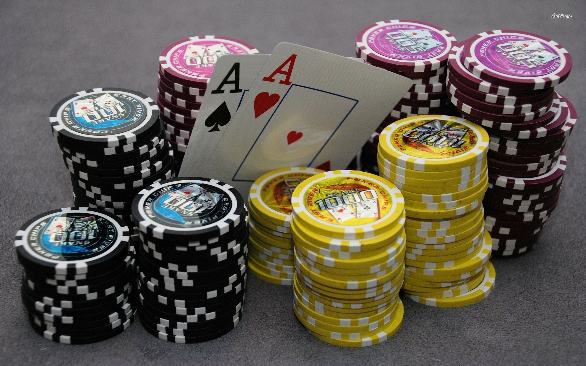 HD desktop wallpaper featuring poker chips and two aces (spades and hearts) arranged on a gray surface, highlighting a man-made poker theme.