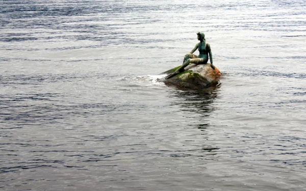 man made Girl in a Wetsuit Statue HD Desktop Wallpaper | Background Image