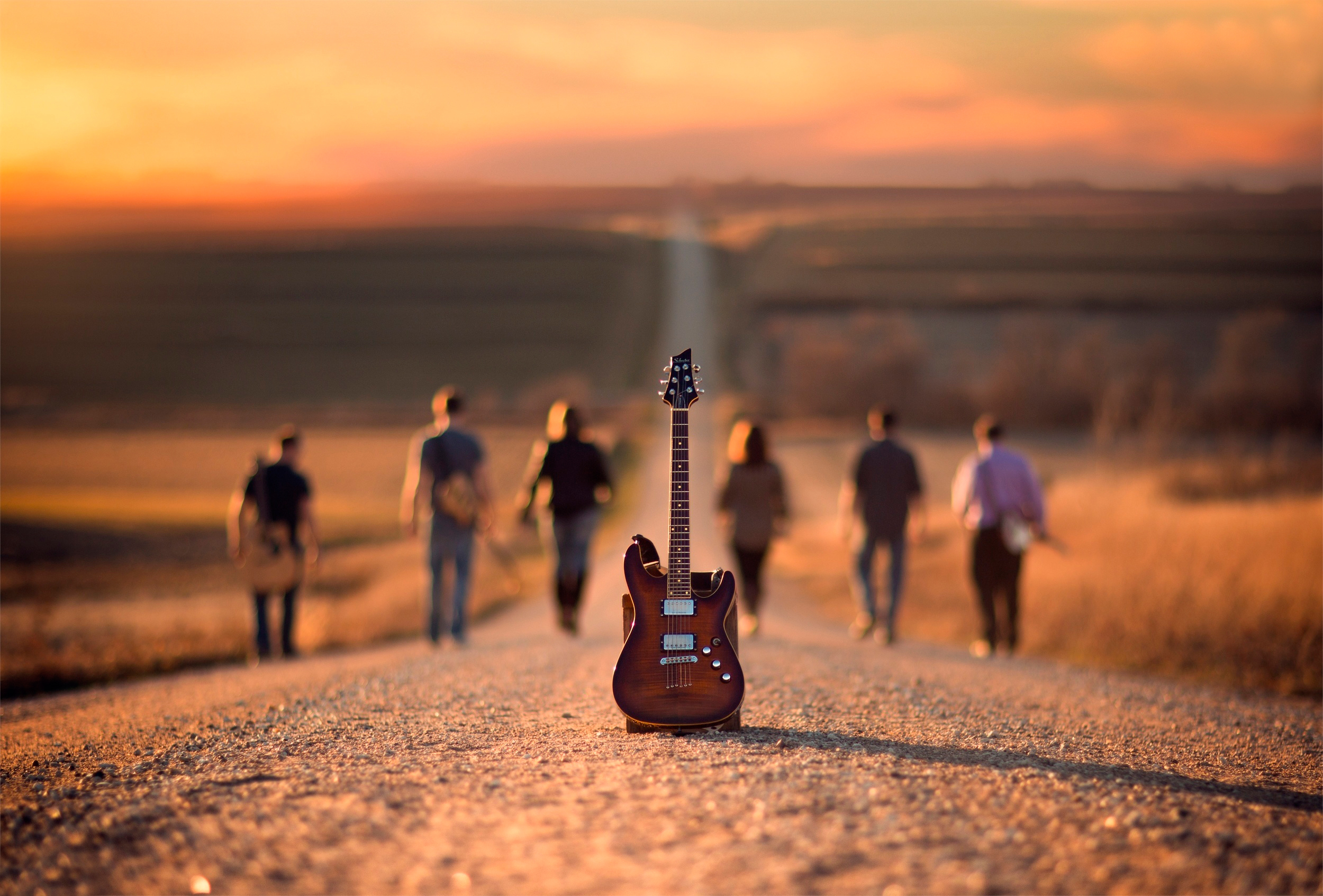 Road Musicians Full HD Wallpaper and Background Image | 2500x1694 | ID