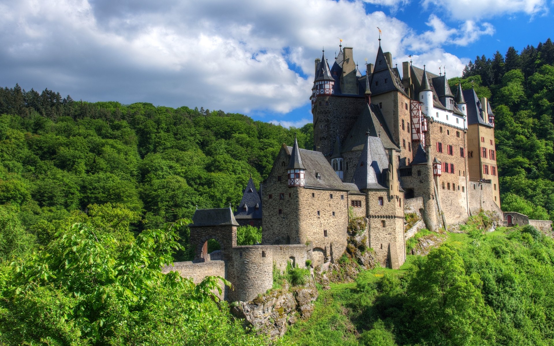 Castello Di Eltz Hd Wallpaper Sfondo 19x10 Id 5415 Wallpaper Abyss