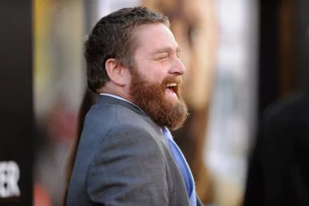 HD desktop wallpaper featuring a smiling man at an event, creating a joyful background ambiance.
