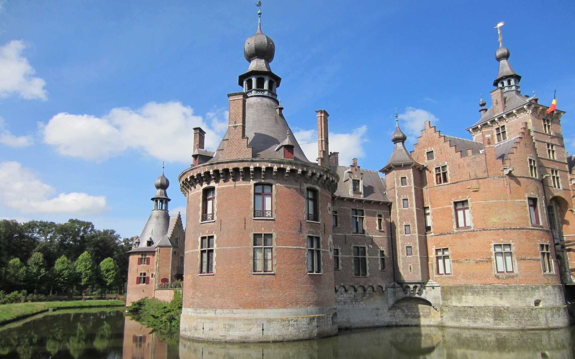 Download Man Made Ooidonk Castle HD Wallpaper