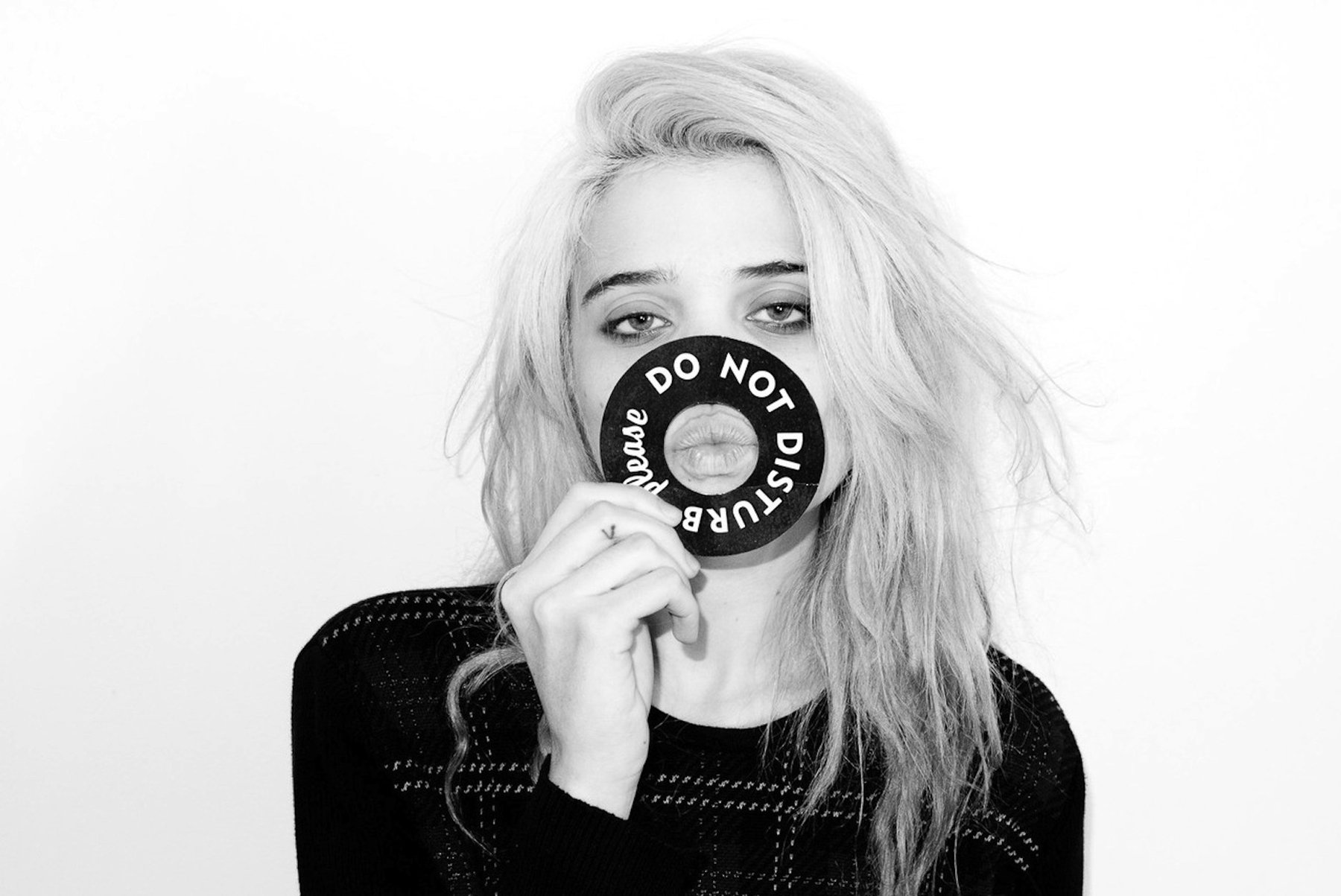 Download Music Sky Ferreira Wallpaper