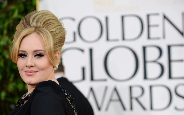 Adele poses elegantly at the Golden Globe Awards, showcasing her signature style. This 4K Ultra HD wallpaper captures the essence of the iconic British singer.
