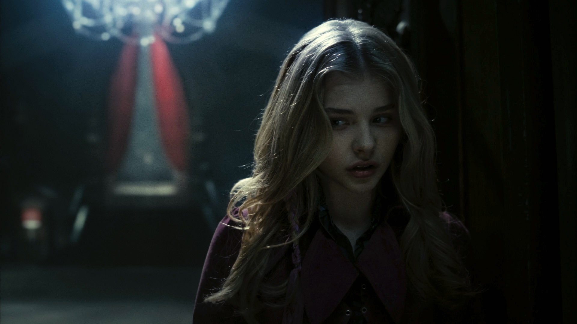 Horror Movies and Beer!: Chloë Grace Moretz hits Puberty in Dark Shadows  (2012)