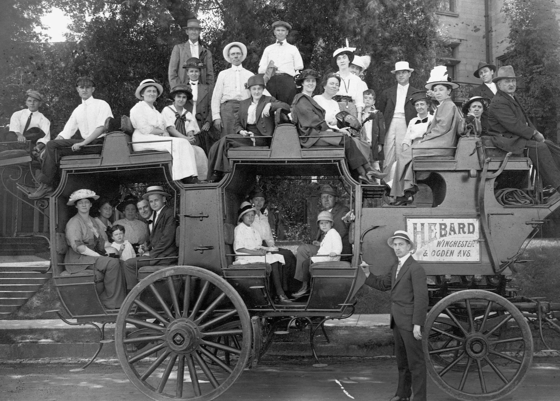 Black & white 4K Ultra HD photography of a vintage stagecoach with passengers dressed in early 20th-century attire, captured as a detailed PC desktop wallpaper.