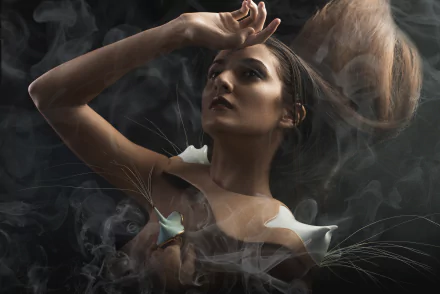5K Ultra HD PC desktop wallpaper: artistic portrait of a woman model with flowing hair, striking face and sculptural shoulders surrounded by wisps of smoke.
