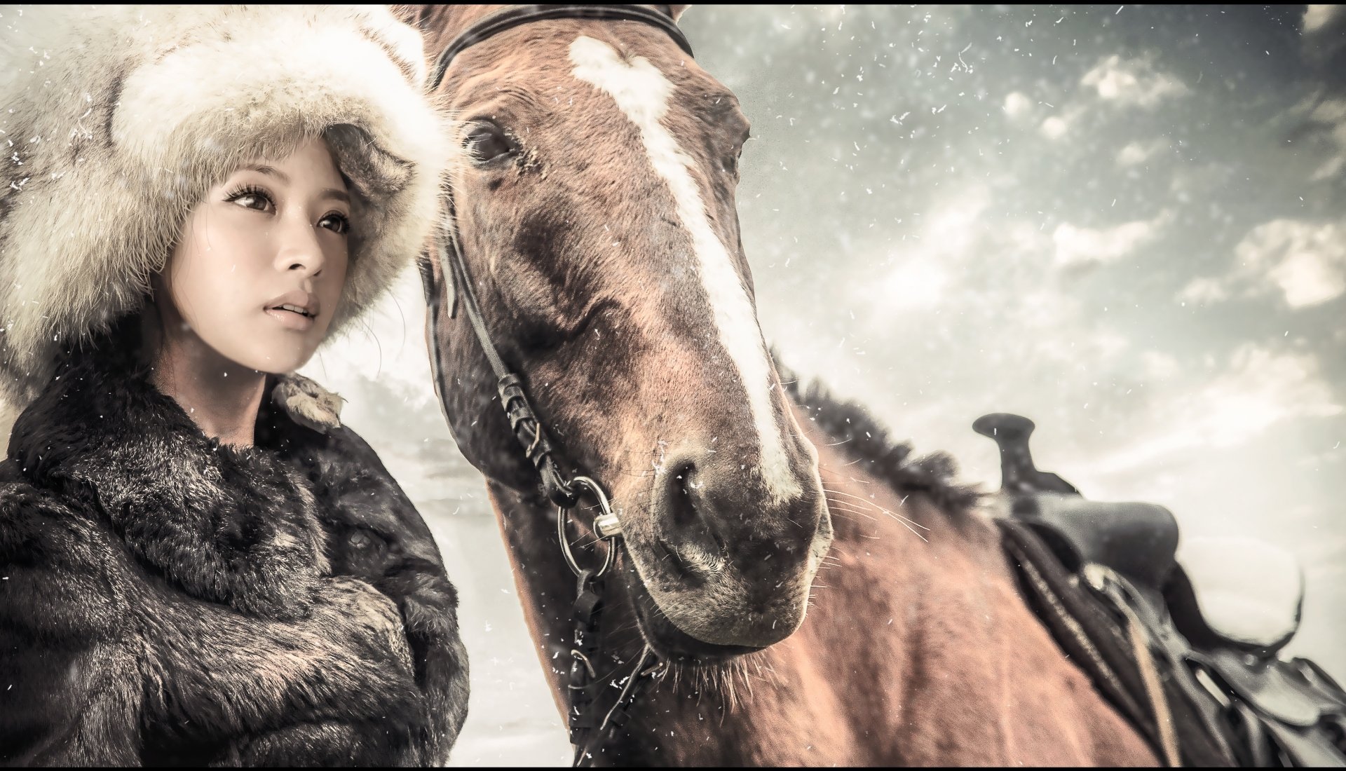 2K Quad HD PC desktop wallpaper: a fur-trimmed woman model beside a saddled horse amid soft snowfall, cinematic winter portrait background.