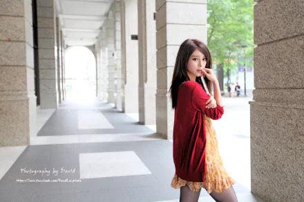 Taiwanese Asian model Julie Chang, also known as Zhang Qi Jun, poses confidently in a vibrant outfit under a colonnade in this 4K Ultra HD desktop wallpaper.