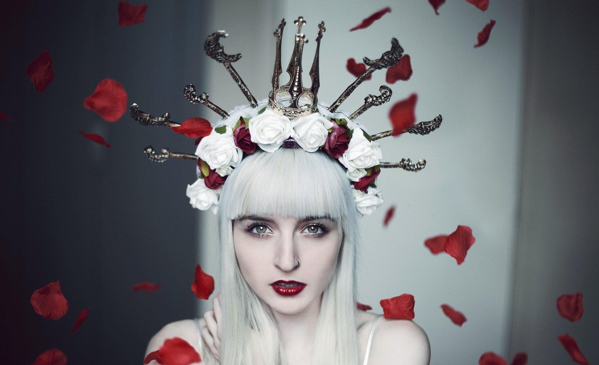 Download Woman Artistic HD Wallpaper