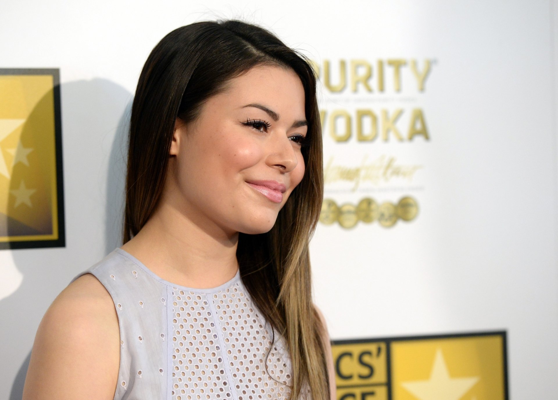 Download Celebrity Miranda Cosgrove HD Wallpaper