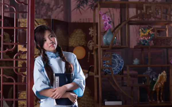 A Taiwanese woman, Chén Sīyǐng, poses elegantly in traditional attire, holding a copybook against a backdrop of intricate decor, captured in stunning 4K Ultra HD.