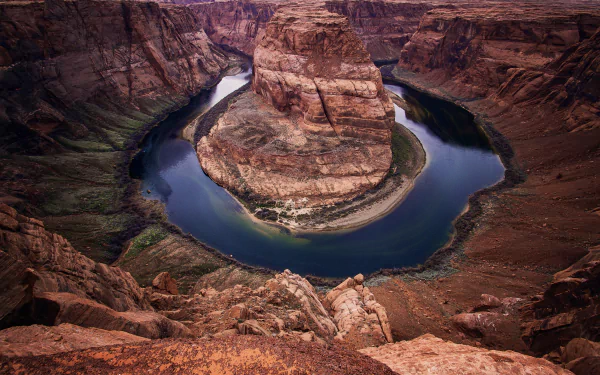 Horseshoe Bend on the Colorado River winding through the Arizona desert — 5K Ultra HD nature wallpaper, PC desktop background.