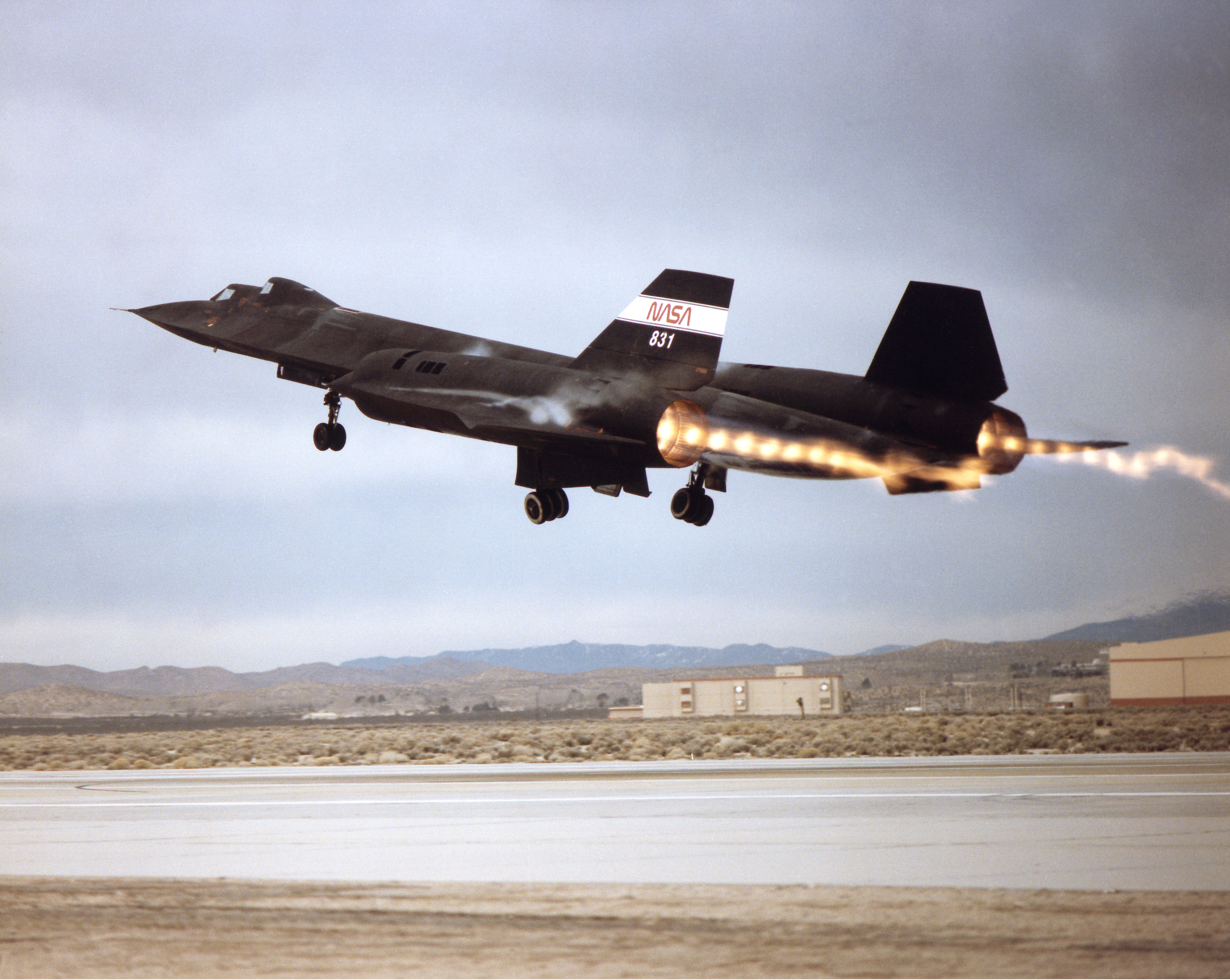 Military Lockheed SR-71 Blackbird HD Wallpaper | Background Image