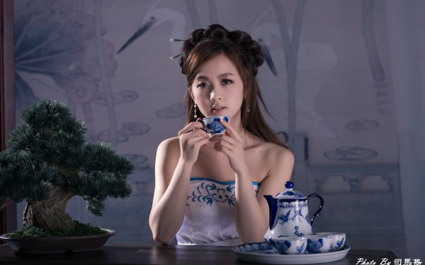 Women Mikako Zhang Kaijie Asian Taiwanese Hair-Dress Hairpin Bonsai Cup Tea Set HD Wallpaper | Background Image