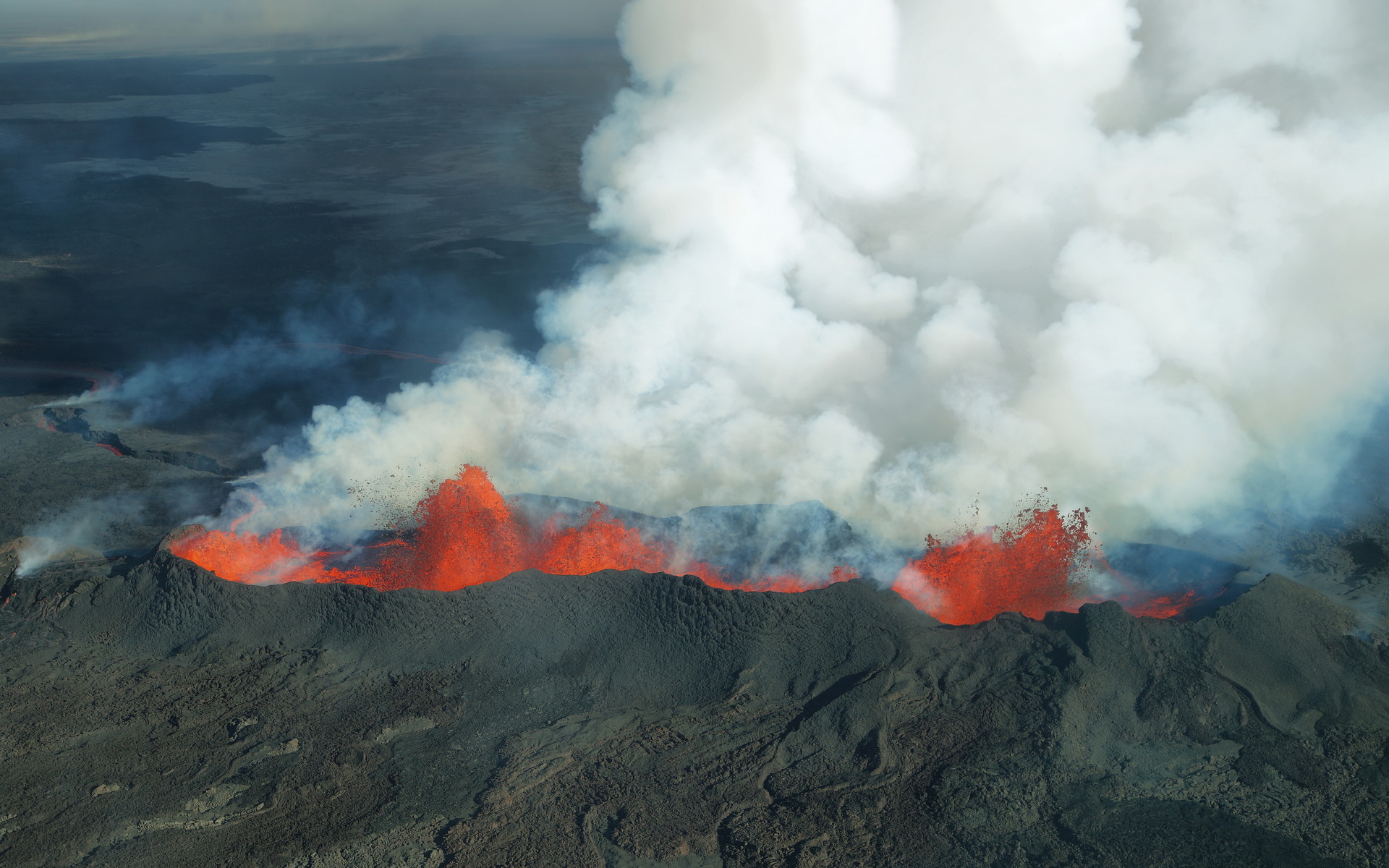 Aerial view of Bárðarbunga volcano eruption in Iceland by Marisa Estivill