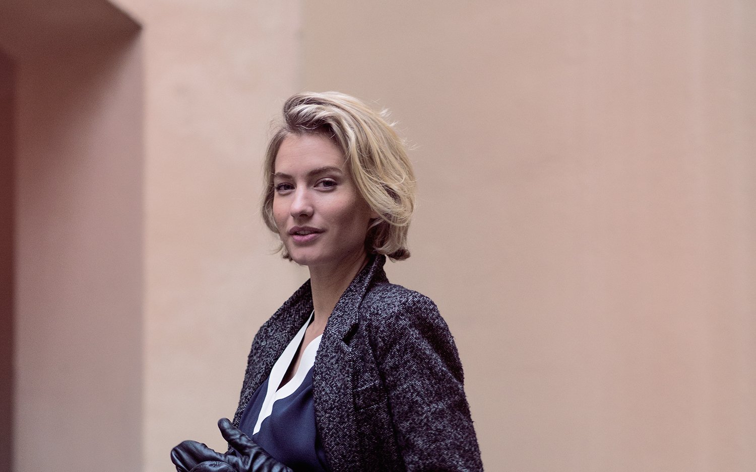 Download Woman Zanita Whittington Wallpaper