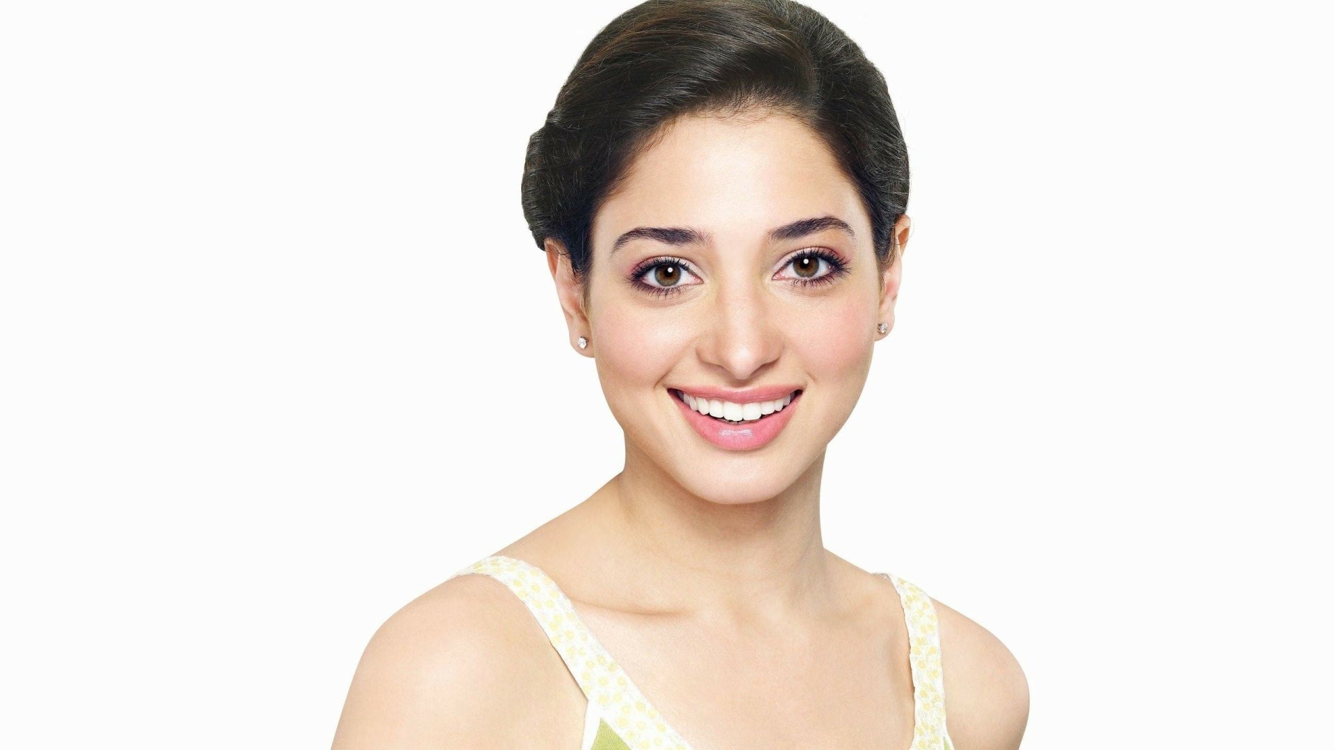 HD desktop wallpaper of celebrity Tamannaah Bhatia smiling against a plain white background.