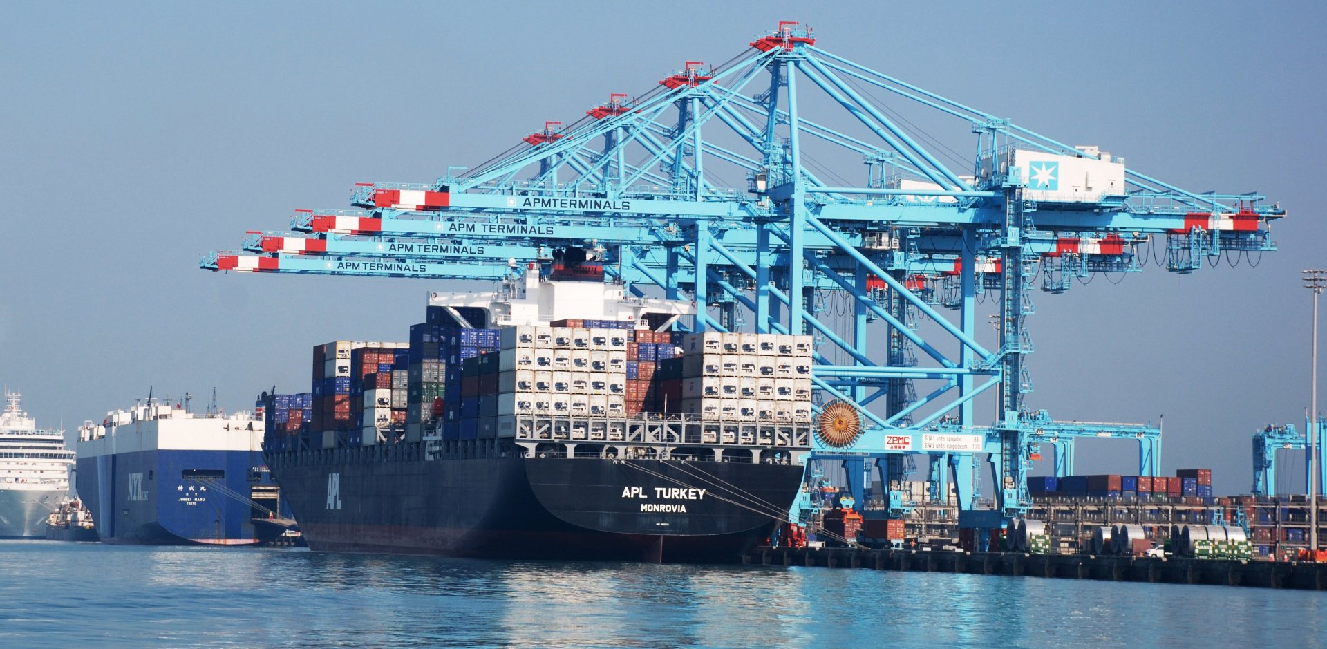 Download Vehicle Container Ship HD Wallpaper