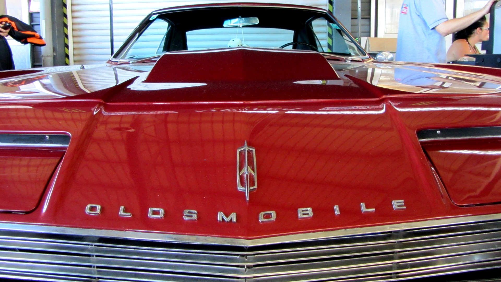 Download Vehicle Oldsmobile Toronado HD Wallpaper