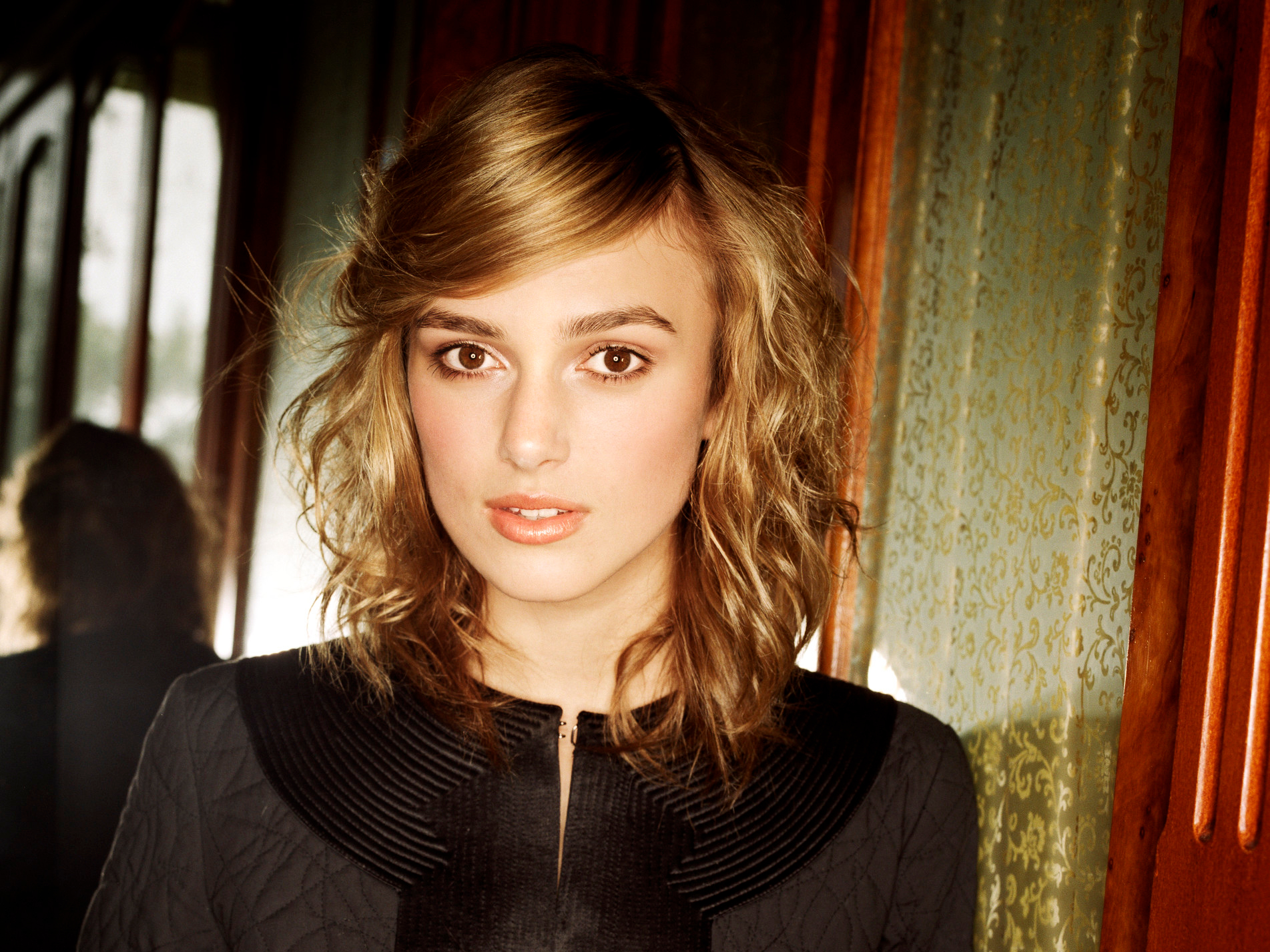 Download Celebrity Keira Knightley Wallpaper