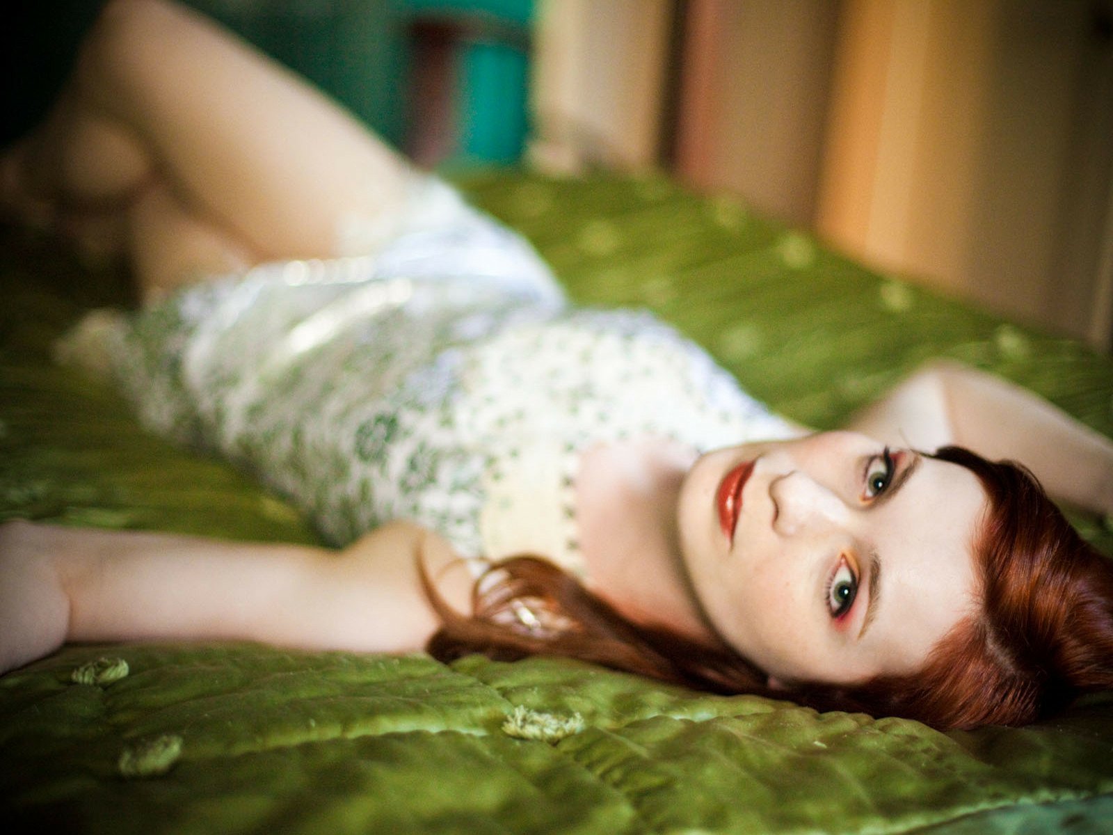 1600x1200 Felicia Day Wallpaper Background Image. 