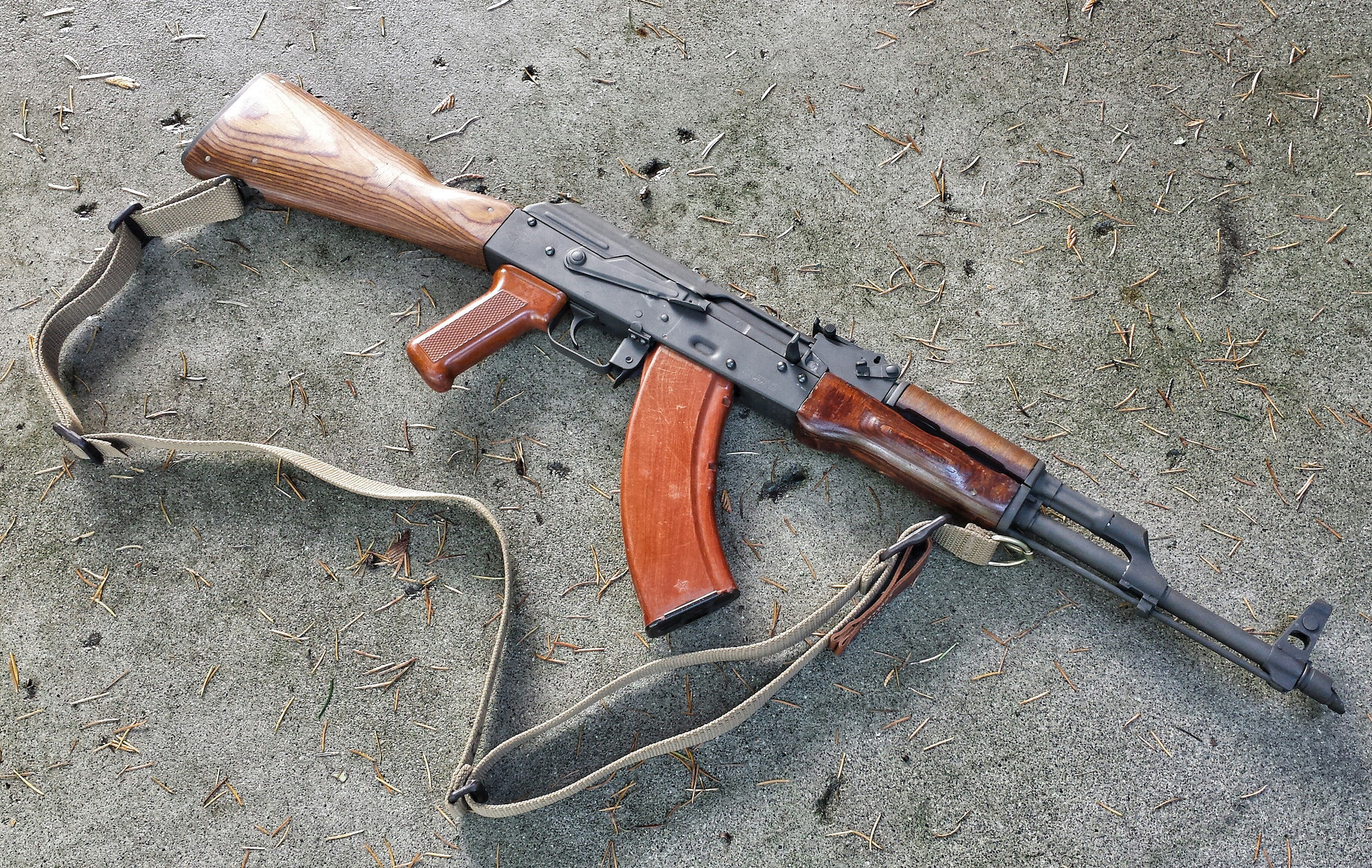 AK-47 HD Wallpaper | Background Image | 2048x1296