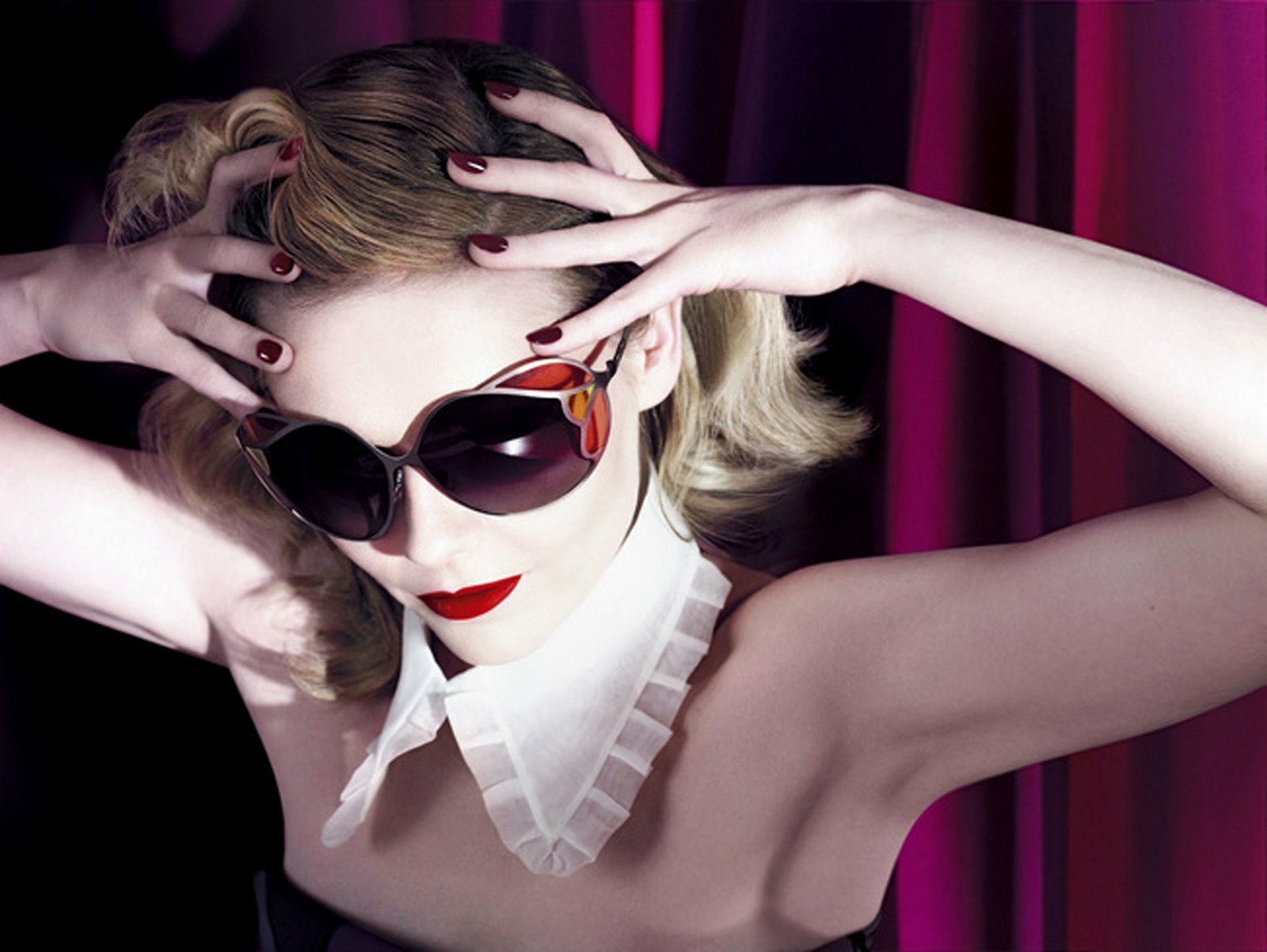 Download Celebrity Kirsten Dunst Wallpaper