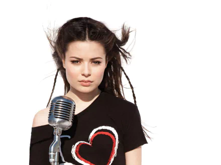 Celebrity Miranda Cosgrove HD Desktop Wallpaper | Background Image