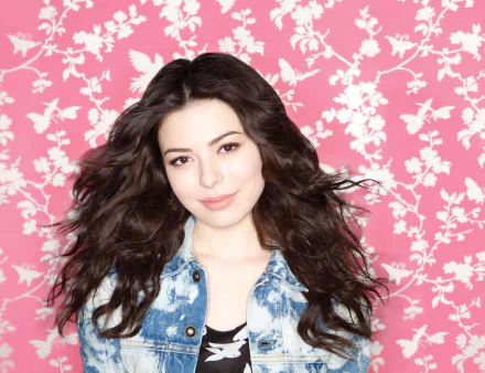 Celebrity Miranda Cosgrove HD Desktop Wallpaper | Background Image