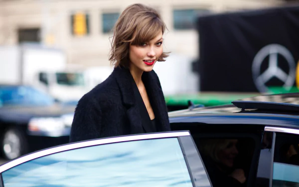 Celebrity Karlie Kloss HD Desktop Wallpaper | Background Image