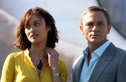 Daniel Craig as James Bond and Olga Kurylenko as Camille Montes in a 4K Ultra HD PC desktop wallpaper from the movie Quantum of Solace.