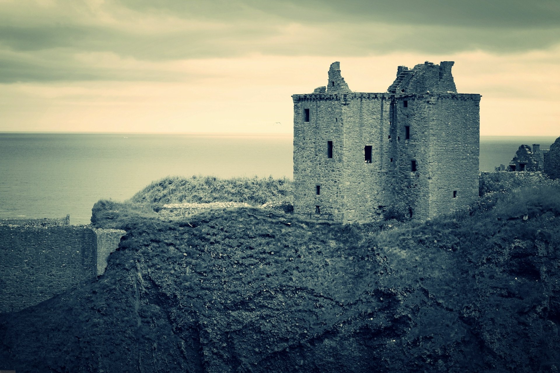 Download Man Made Dunnottar Castle 4k Ultra HD Wallpaper
