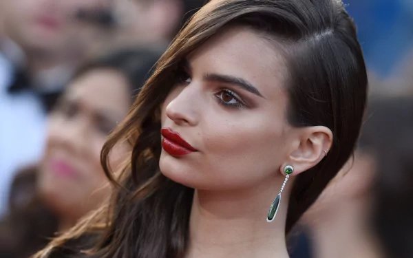 Celebrity Emily Ratajkowski HD Desktop Wallpaper | Background Image