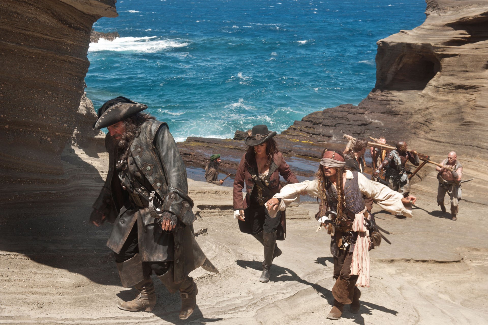 4K Ultra HD wallpaper featuring Ian McShane as Blackbeard, Penelope Cruz as Angelica Teach, and Johnny Depp as Jack Sparrow from Pirates of the Caribbean: On Stranger Tides.